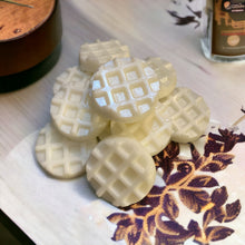 Load image into Gallery viewer, Caramel Cherrywood Scented Coconut Soy Wax Melts