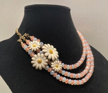 Load image into Gallery viewer, La Primera Flower necklace set.