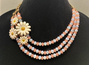 La Primera Flower necklace set.